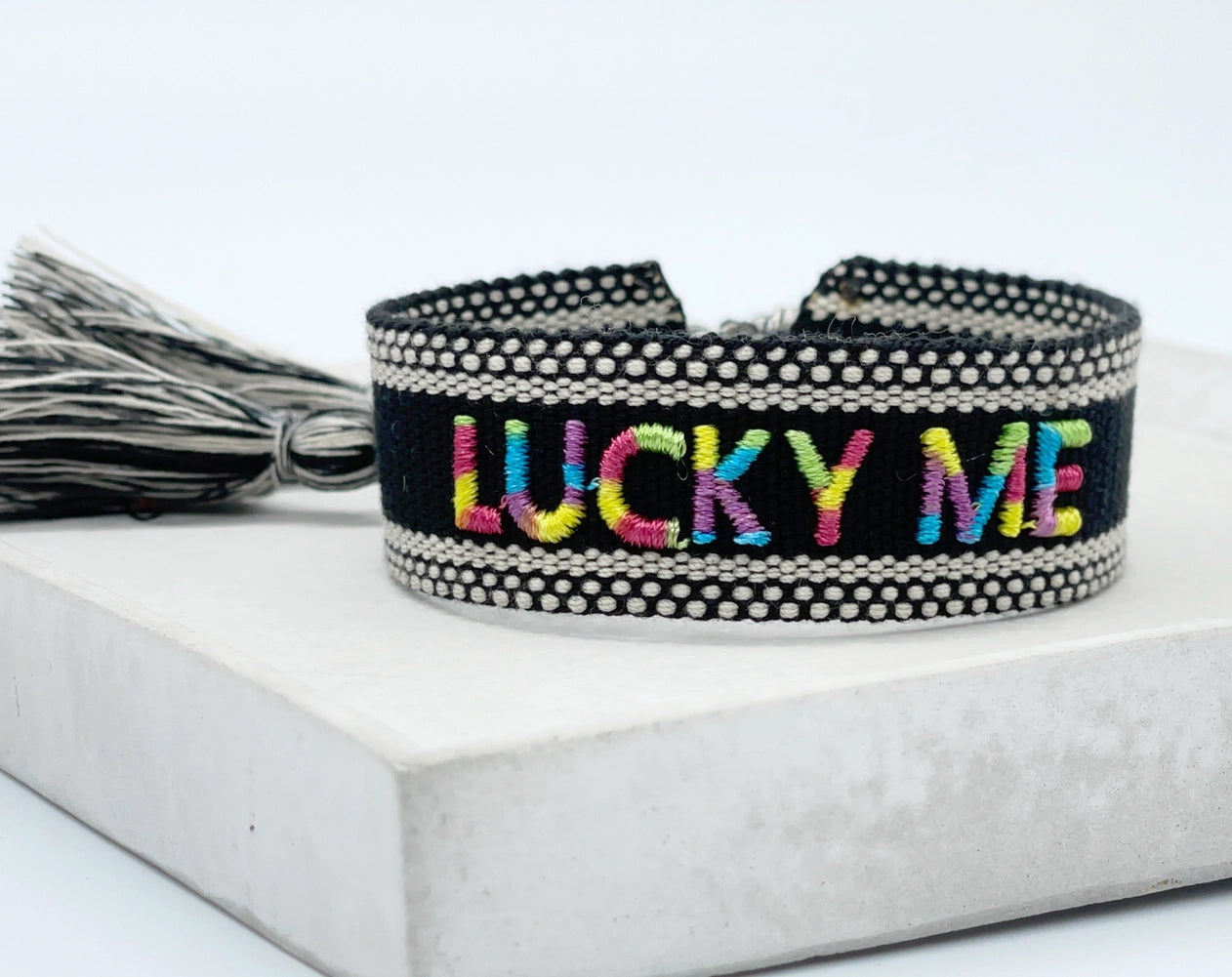 LUCKY ME uttalande armband vävt, broderat image 0