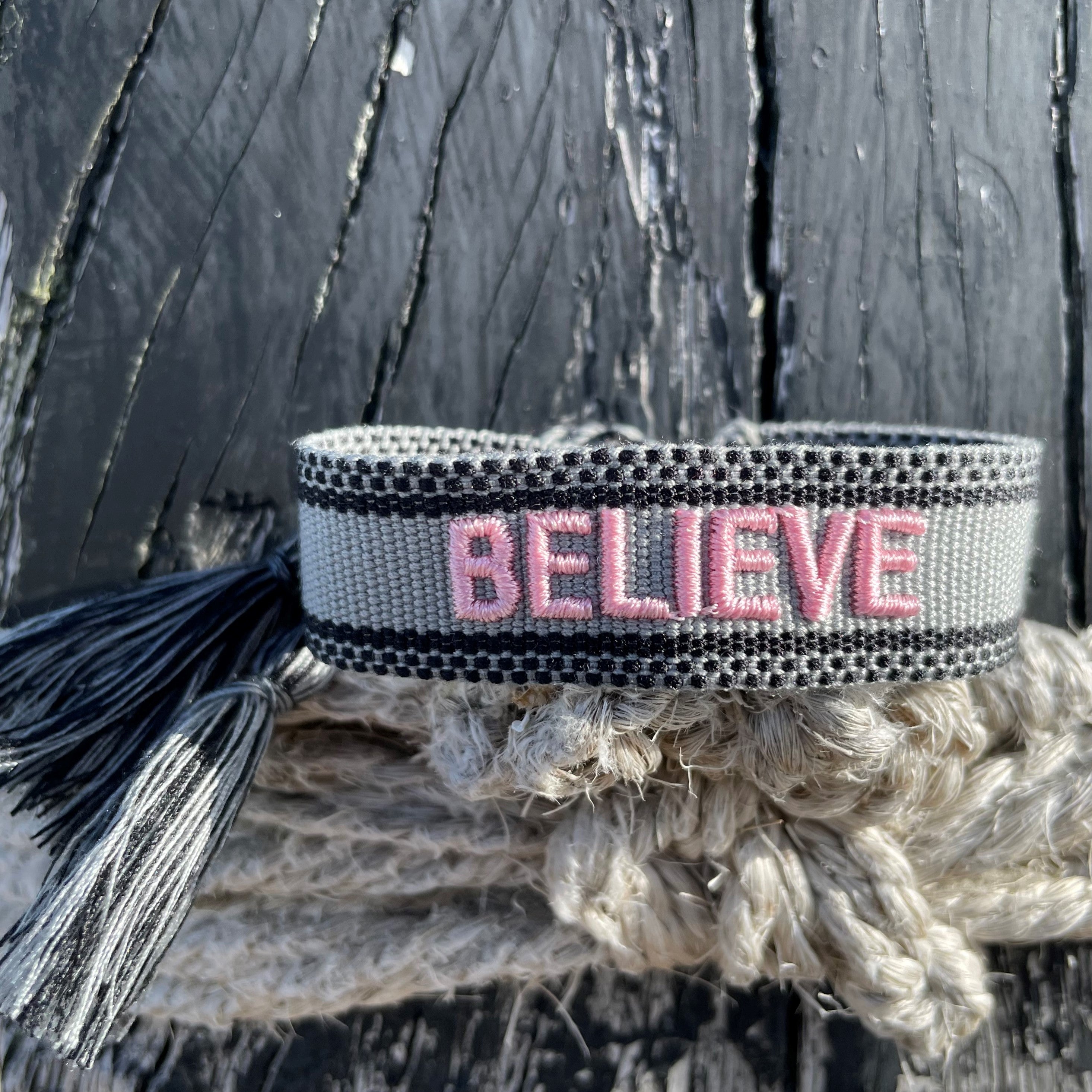 BELIEVE uttalande armband vävt, broderat image 2