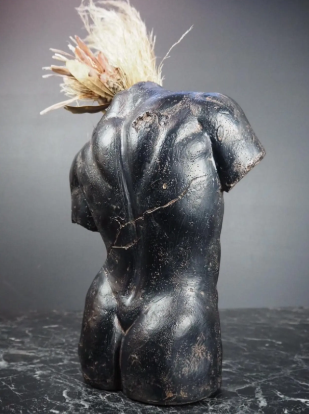 Bust Vase Filipiniana Black image 2