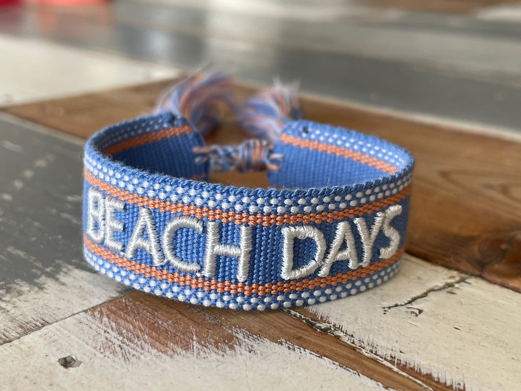 Beach Days uttalande armband vävt, broderat image 0