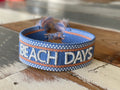 Beach Days uttalande armband vävt, broderat image 0