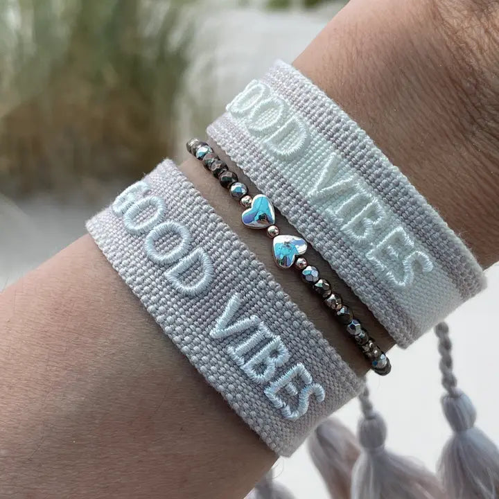 GOOD VIBES uttalande armband vävt, broderat image 0