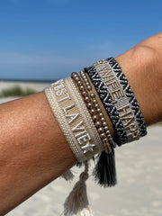 HAPPY WIFE, HAPPY LIFE  uttalande armband vävt, broderat image 1