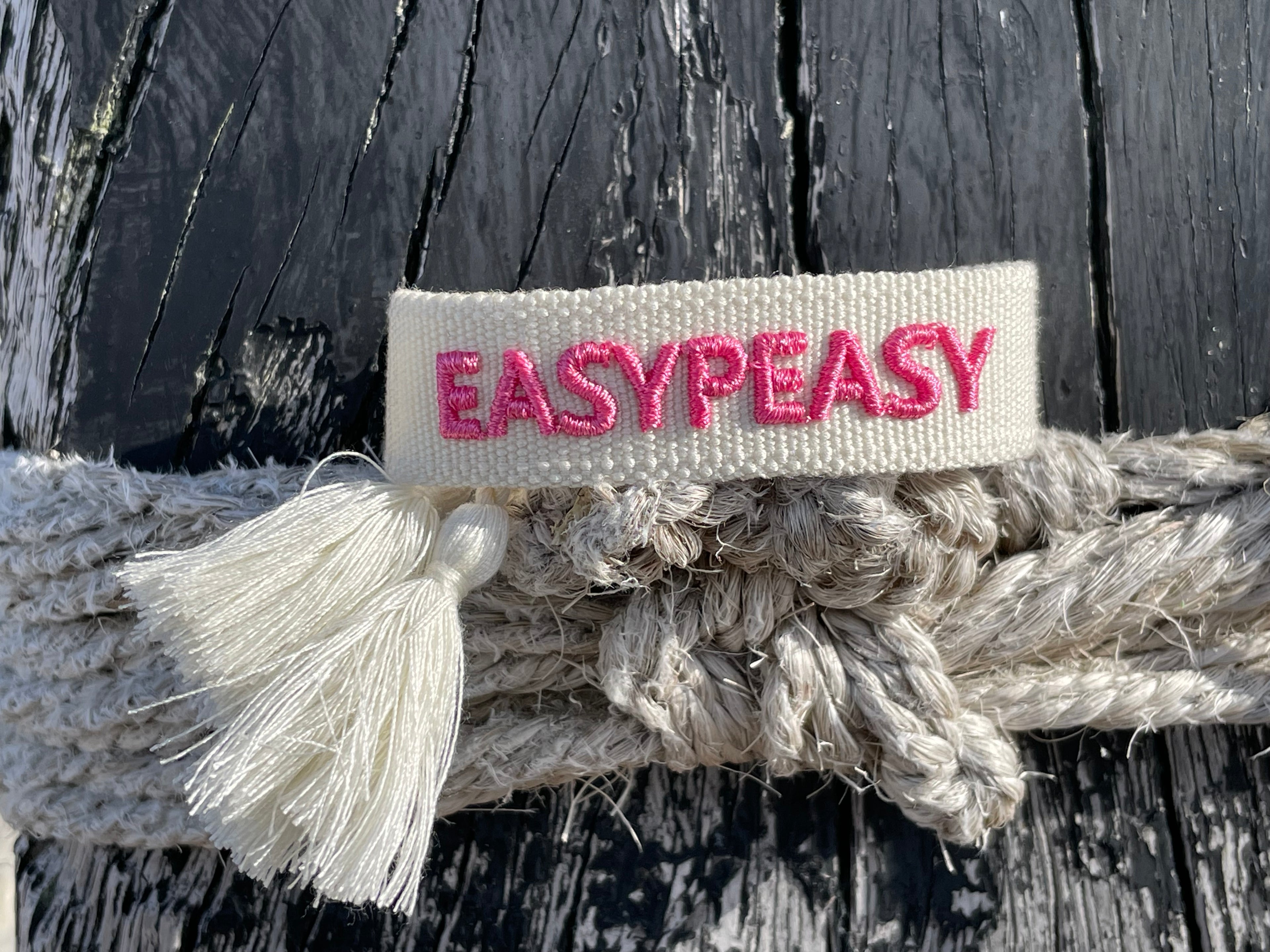 EASYPEASY uttalande armband vävt, broderat image 0