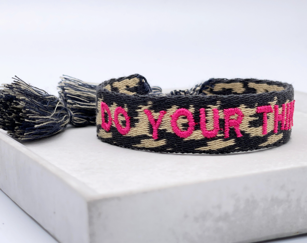 DO YOUR THING uttalande armband vävt, broderat image 2