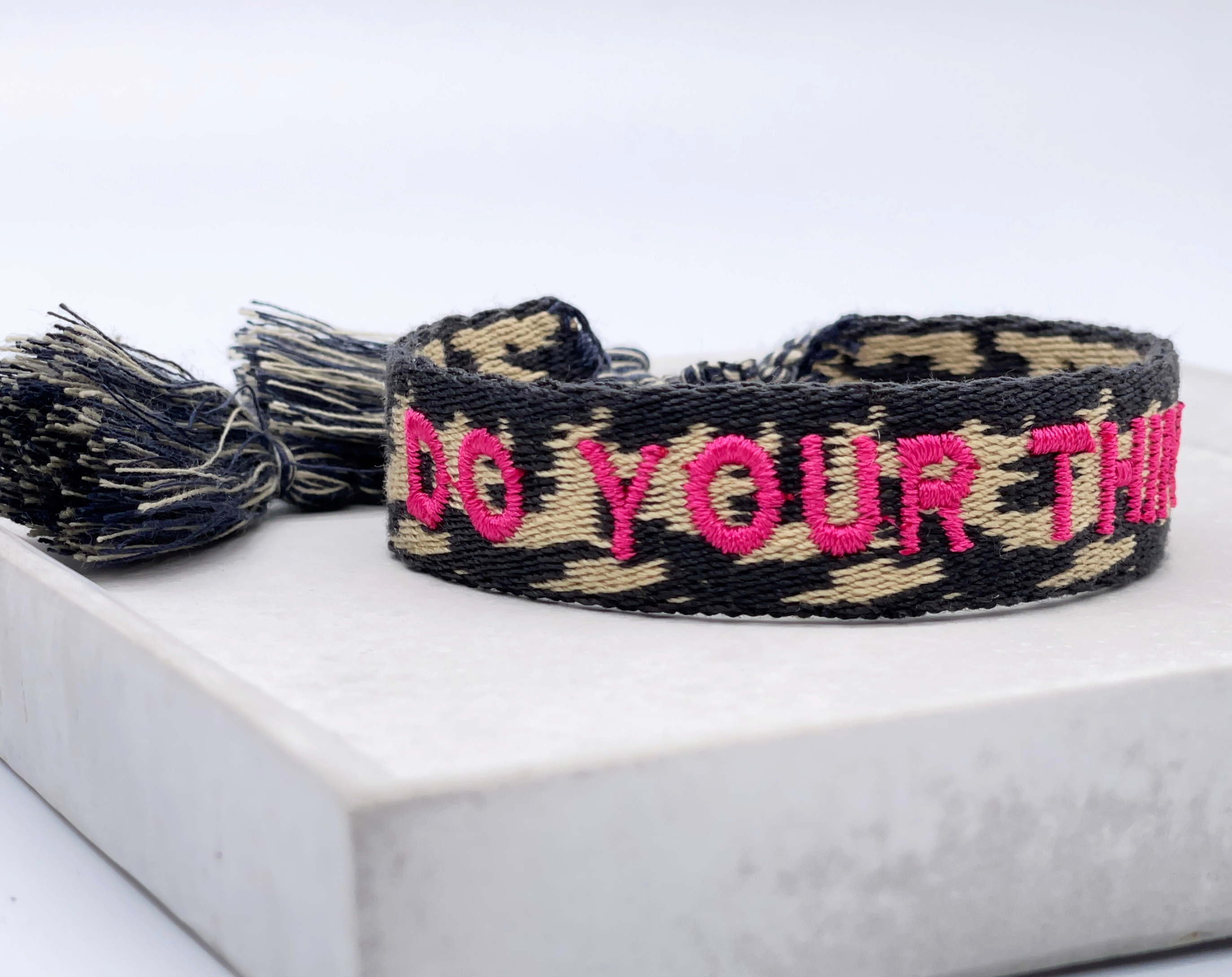 DO YOUR THING uttalande armband vävt, broderat image 2