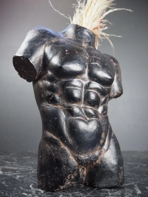 Bust Vase Filipiniana Black image 0