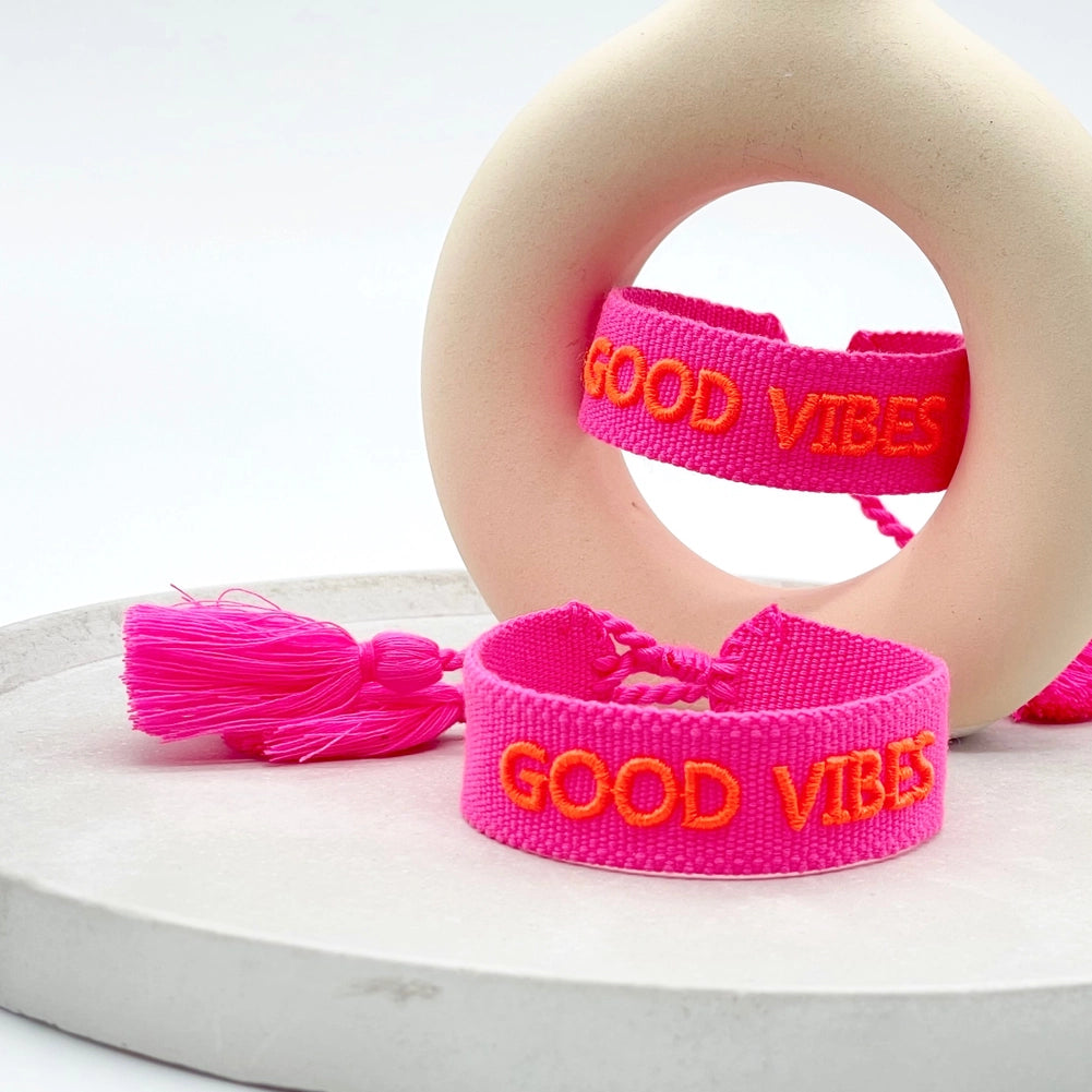 GOOD VIBES neon uttalande armband vävt, broderat image 1