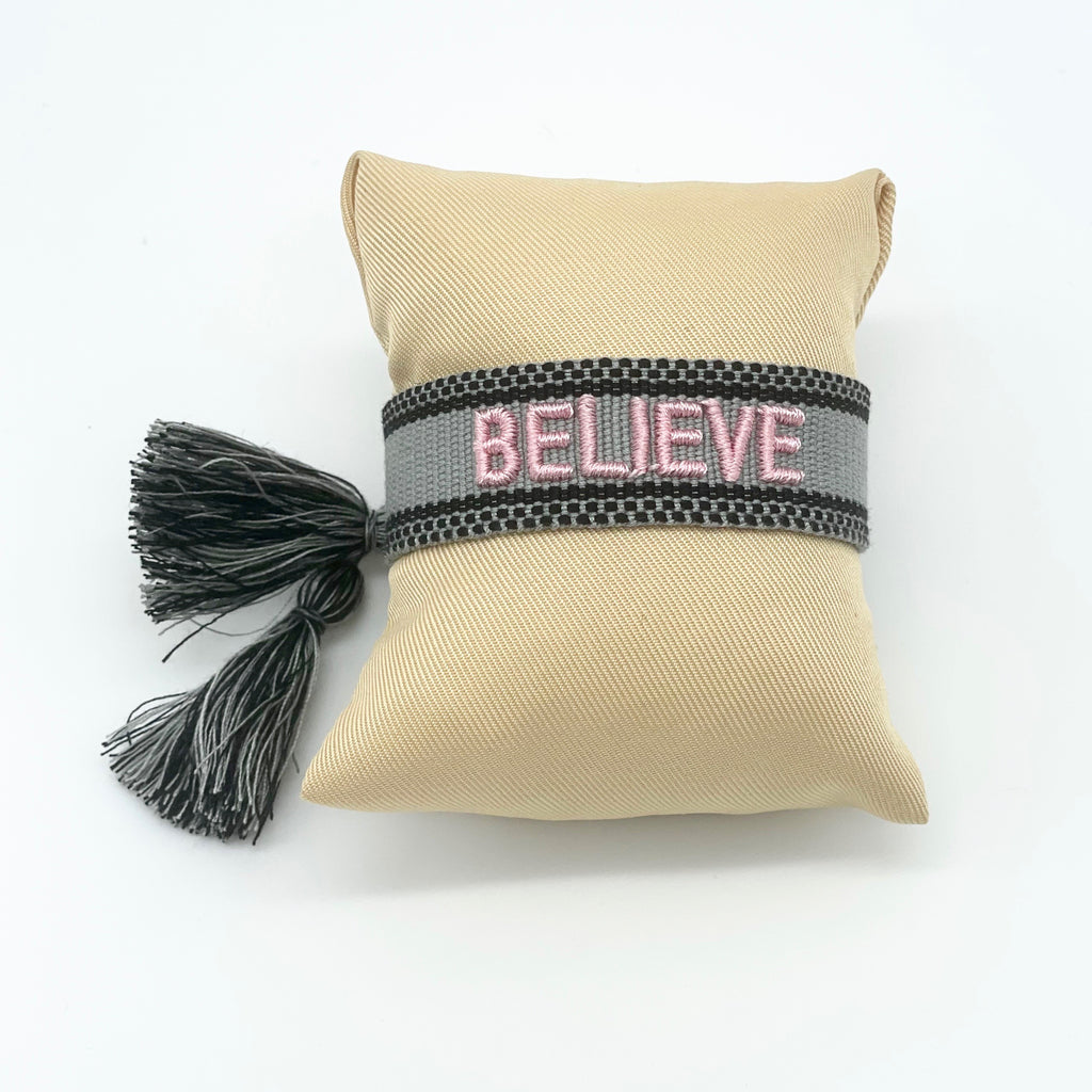 BELIEVE uttalande armband vävt, broderat image 1