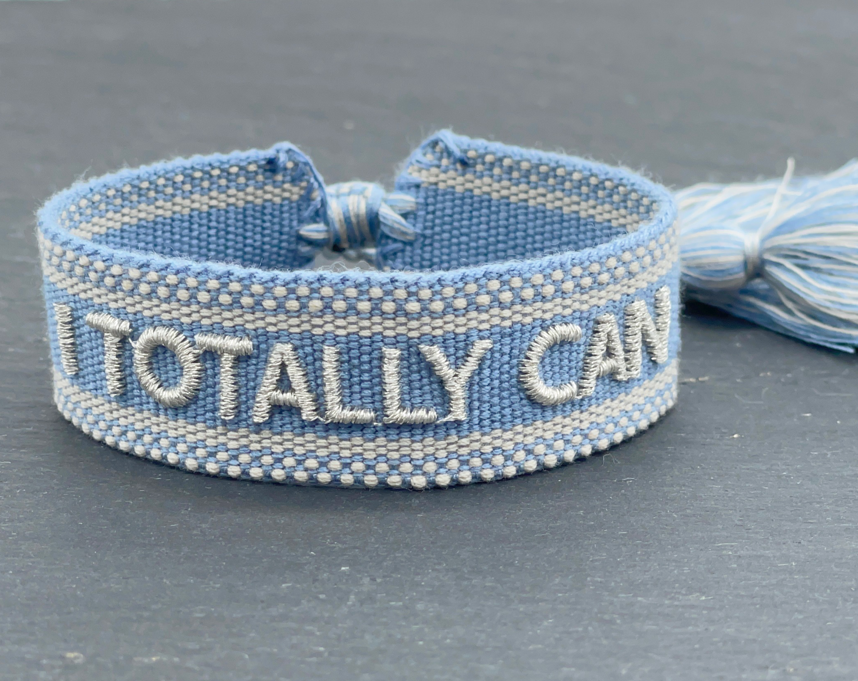I TOTALLY CAN uttalande armband vävt, broderat image 2