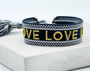 LOVE LOVE LOVE uttalande armband vävt, broderat image 1