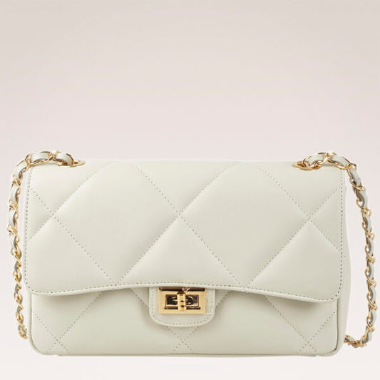Ulrika Design Liten Boxväska i skinn med guldkedja, beige image 0