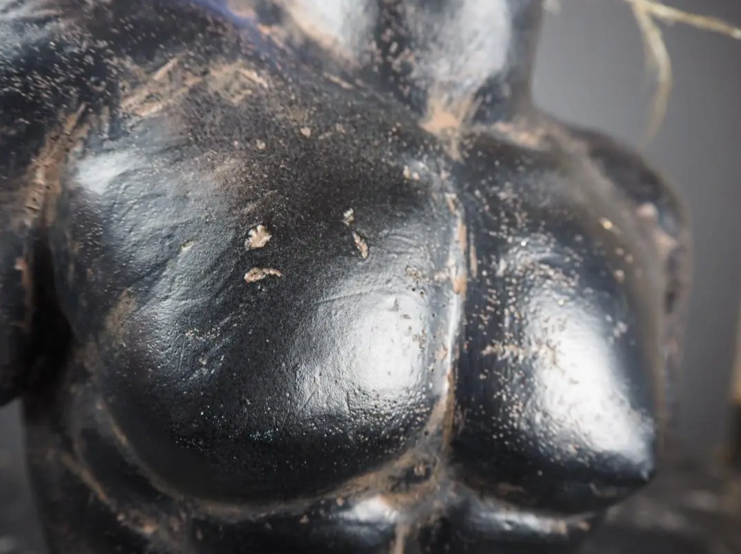 Bust Vase Filipiniana Black image 1
