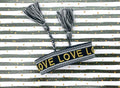 LOVE LOVE LOVE uttalande armband vävt, broderat image 0