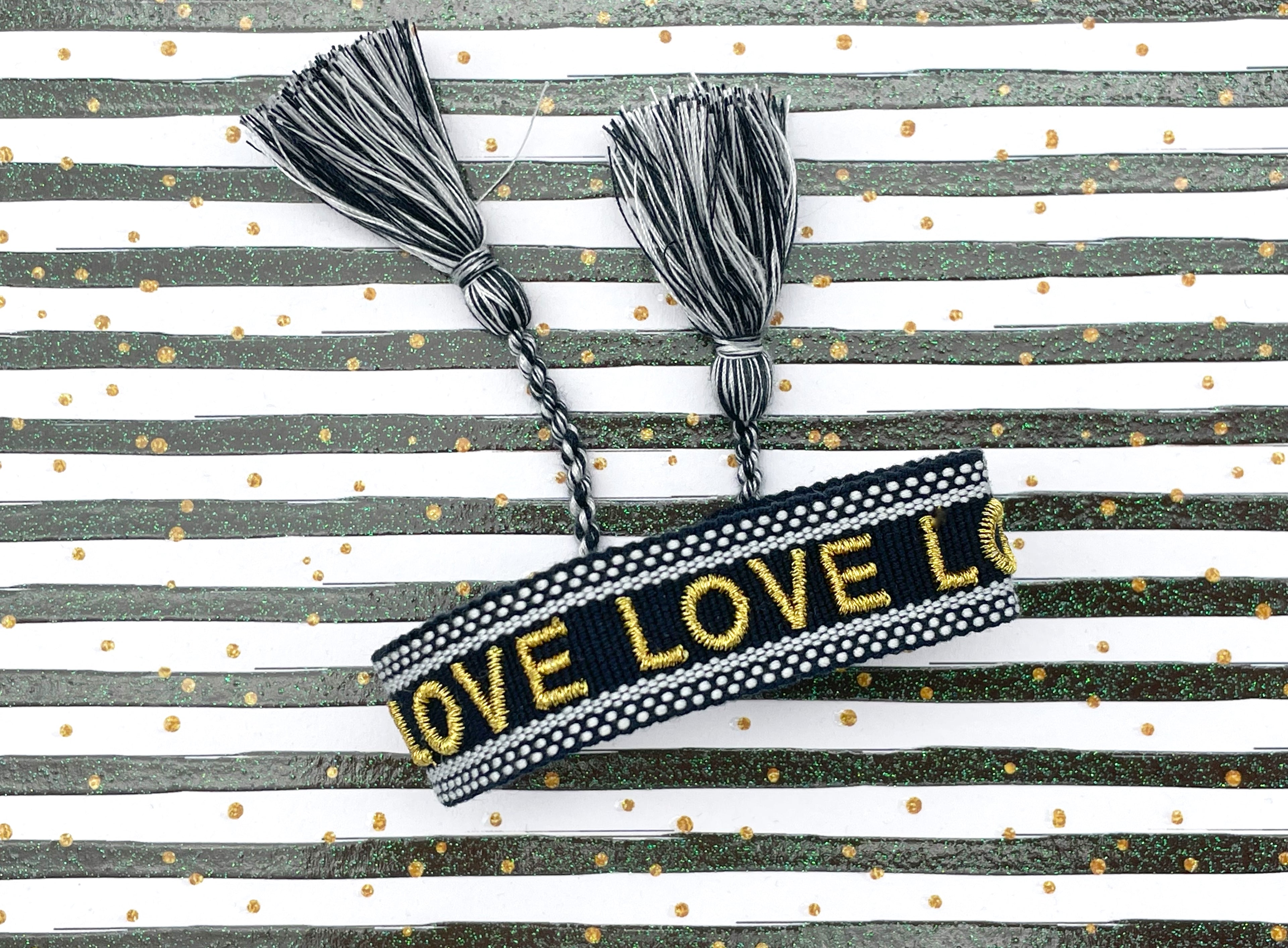 LOVE LOVE LOVE uttalande armband vävt, broderat image 0