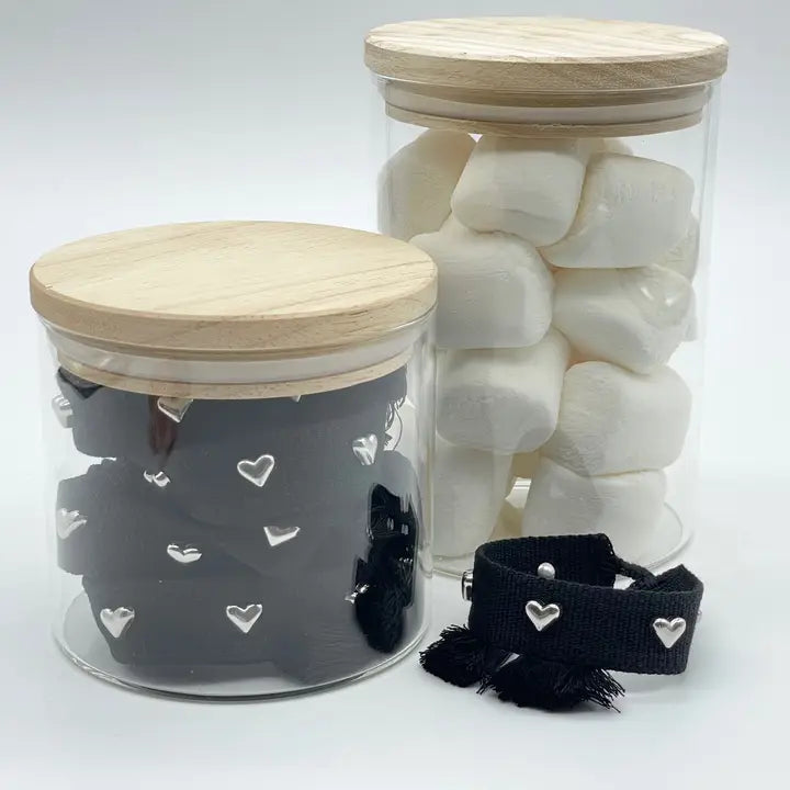 HEARTS uttalande armband i svart vävt, broderat image 2