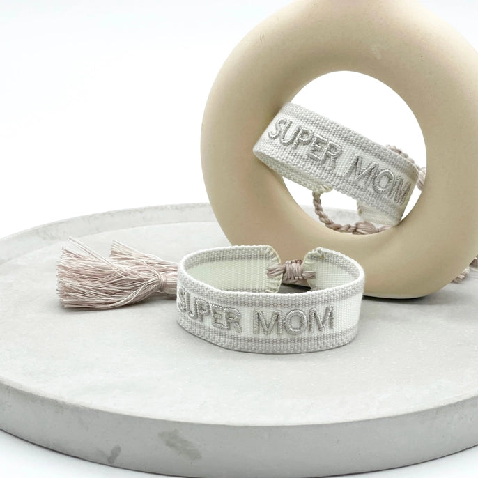 SUPER MOM uttalande armband vävt, broderat image 1
