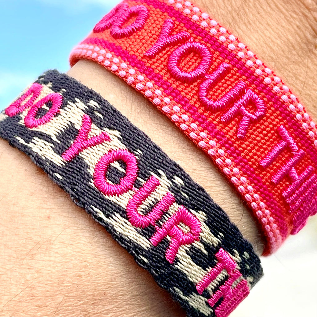 DO YOUR THING uttalande armband vävt, broderat image 0