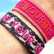 DO YOUR THING uttalande armband vävt, broderat image 0