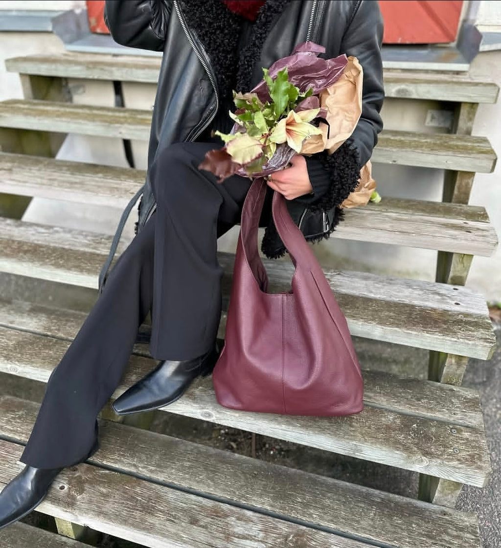 Ulrika Design Shopper i skinn, vinröd image 1