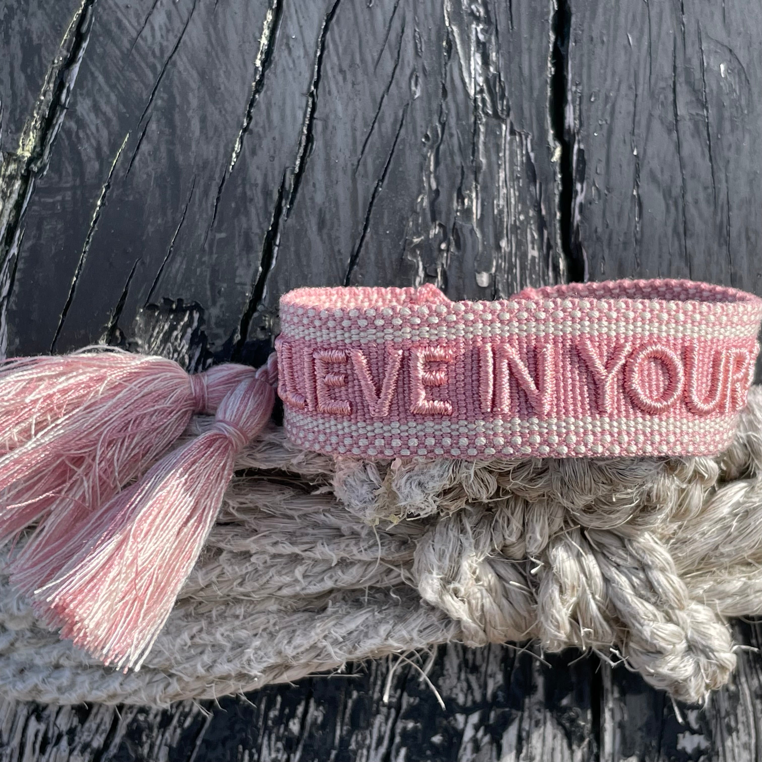 BELIEVE IN YOURSELF uttalande armband vävt, broderat image 3