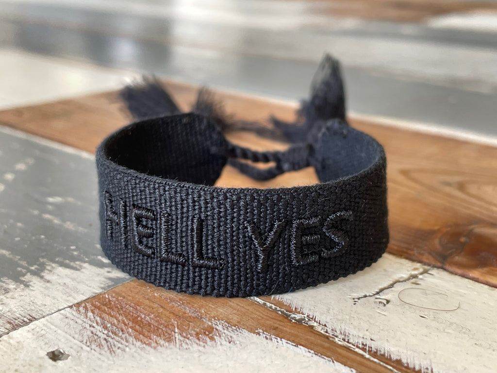 HELL YES uttalande armband vävt, broderat image 0