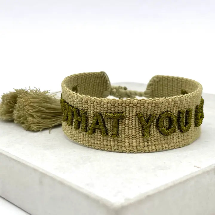 DO WHAT YOU LOVE khaki vävt budskapsarmband image 1