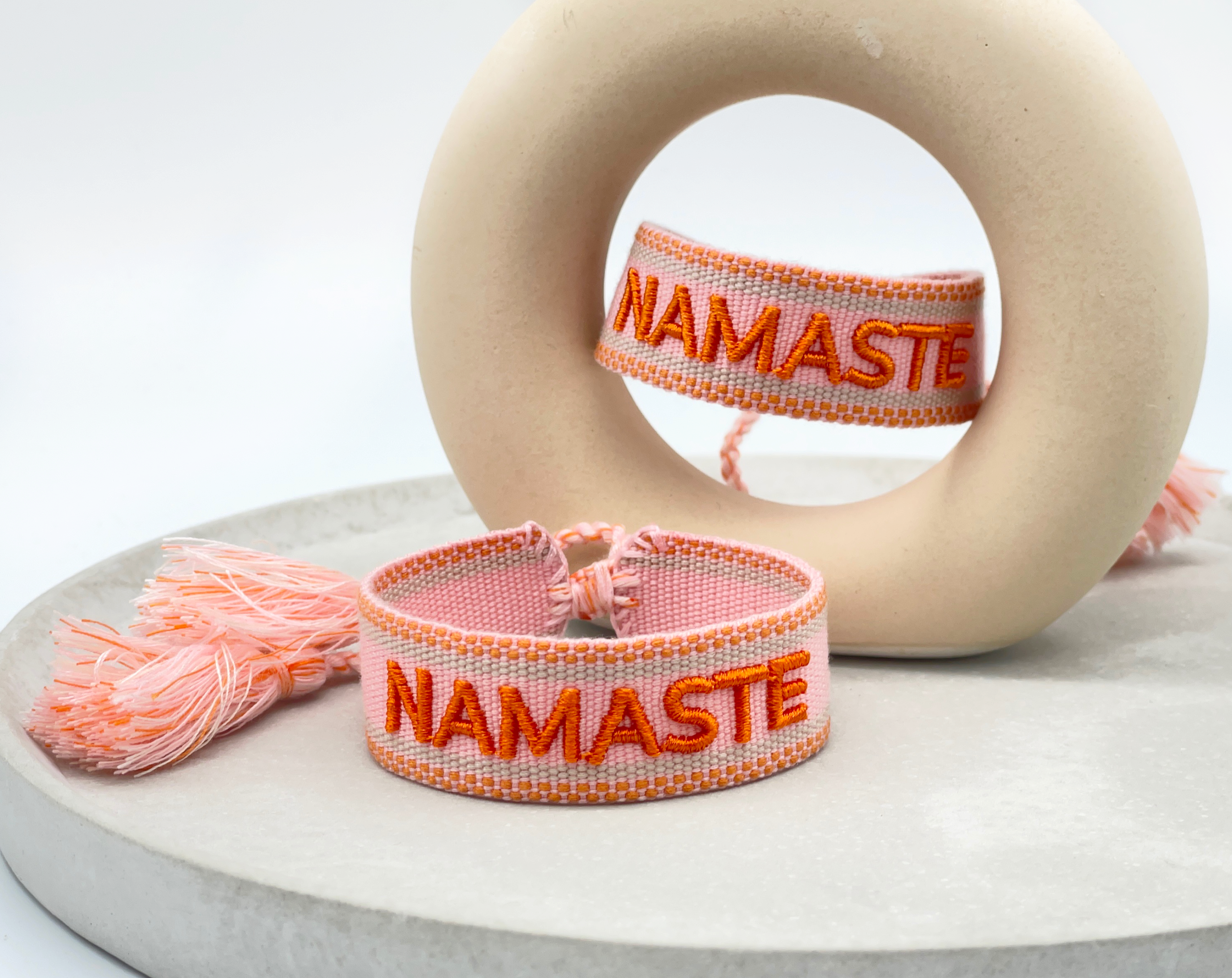 NAMASTE broderat armband Parsley & Pepper image 4
