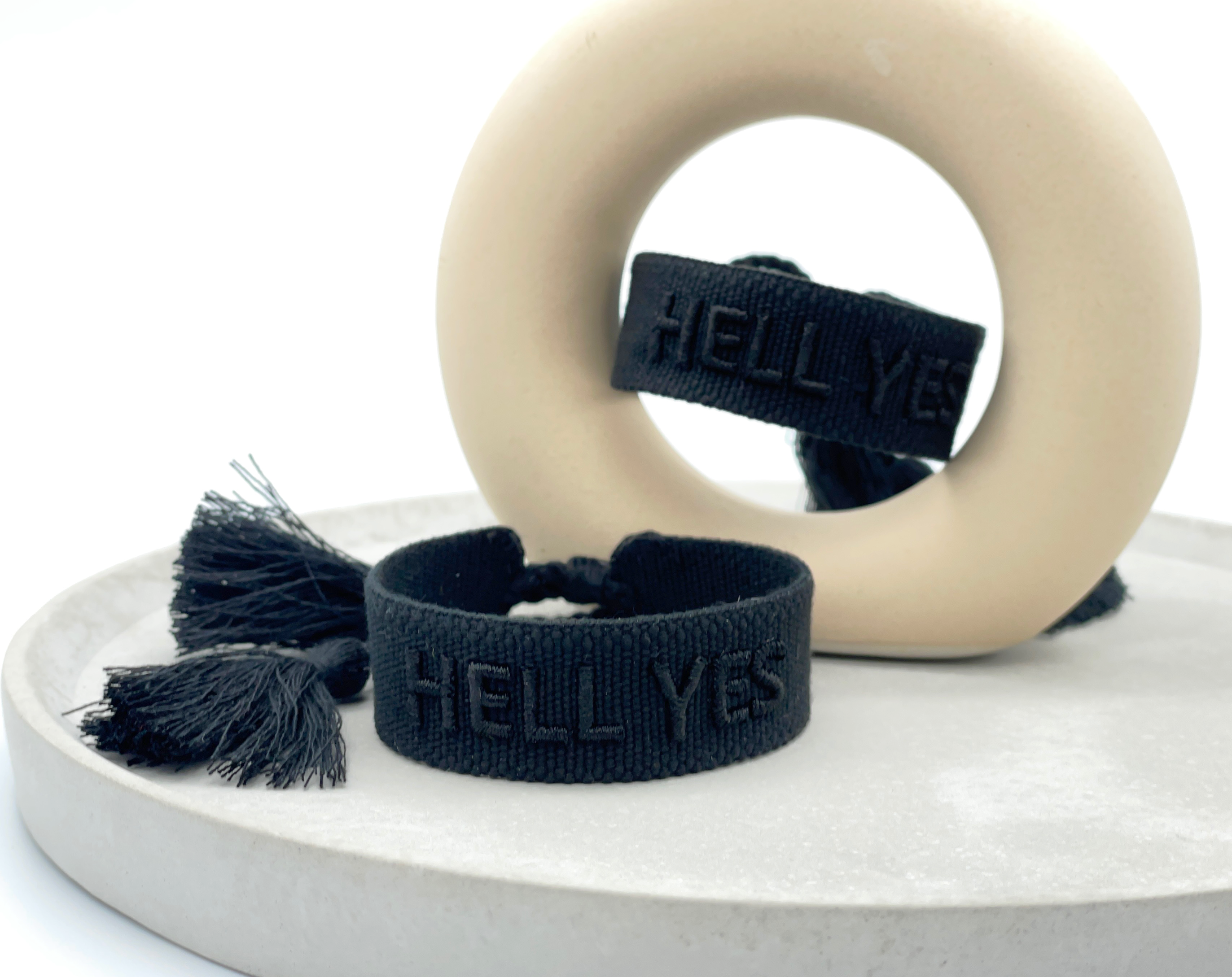 HELL YES uttalande armband vävt, broderat image 1