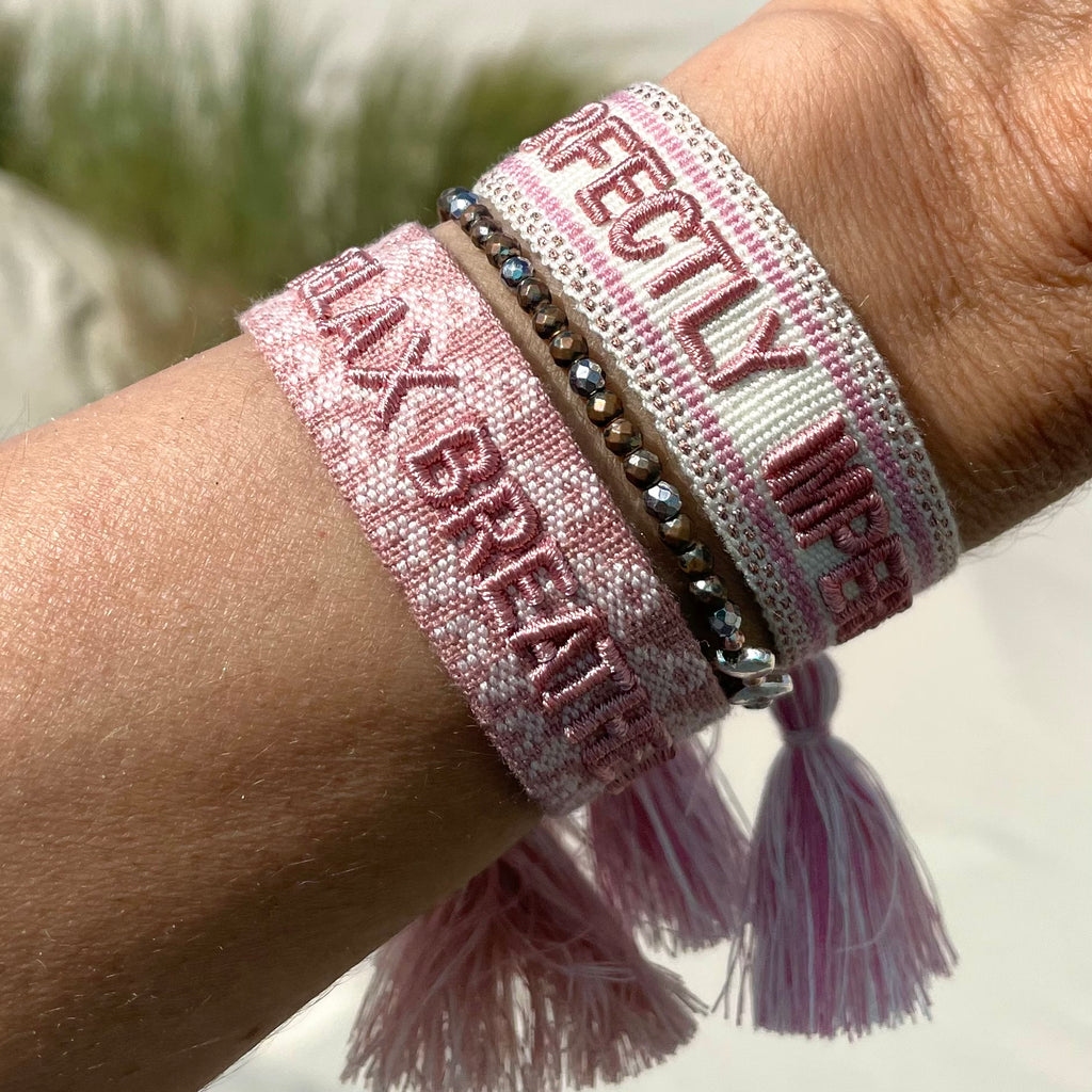 RELAX BREATHE ENJOY uttalande armband vävt, broderat image 4