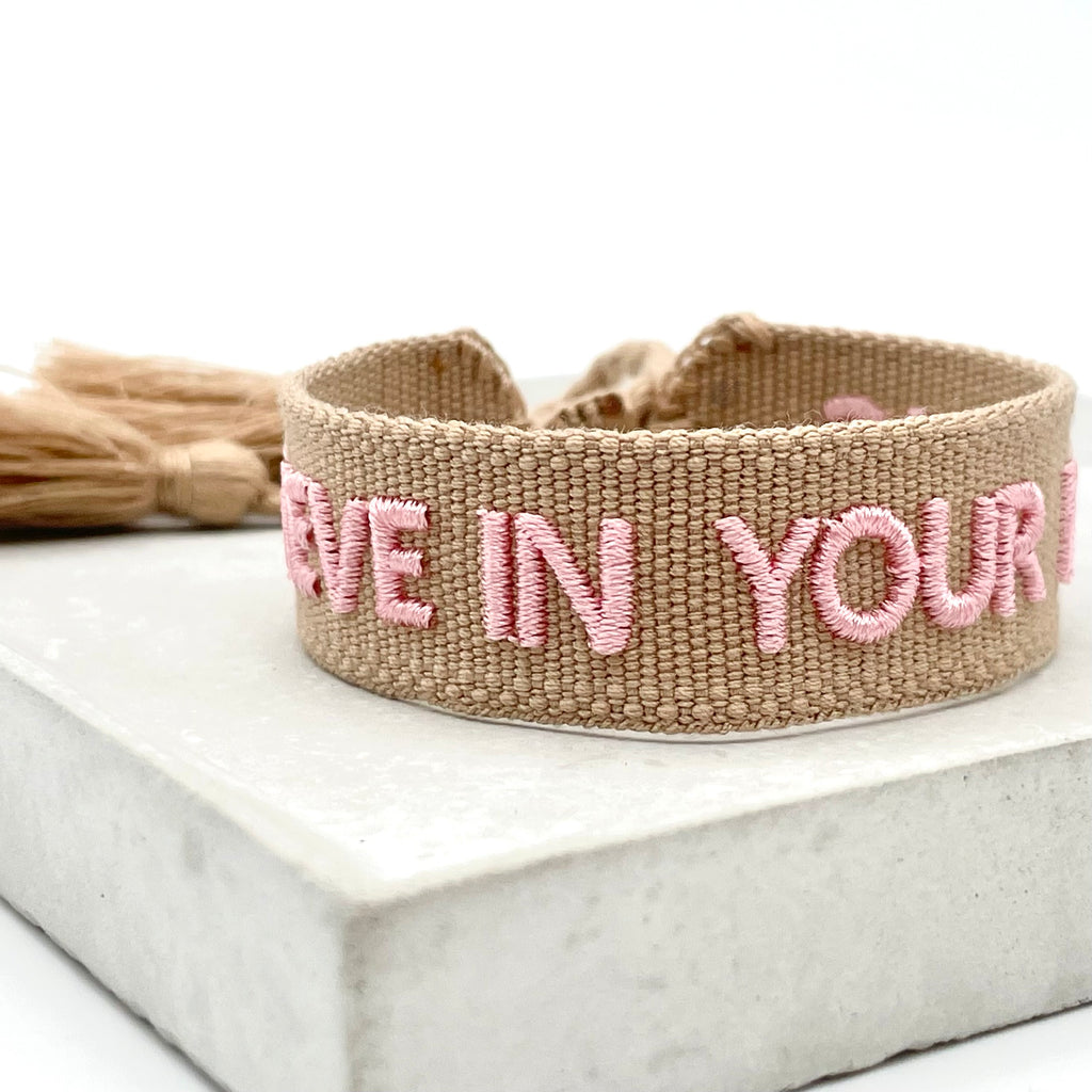 BELIEVE IN YOUR MAGIC uttalande armband vävt, broderat image 1
